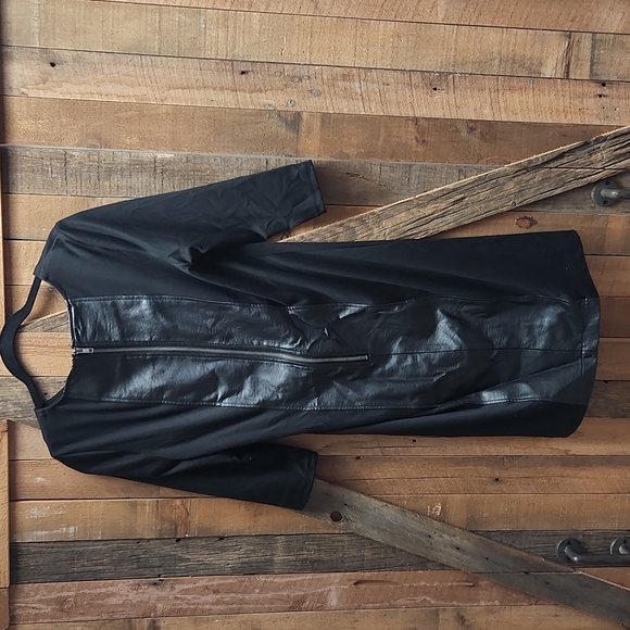 Little black dress - Picture 2 of 2